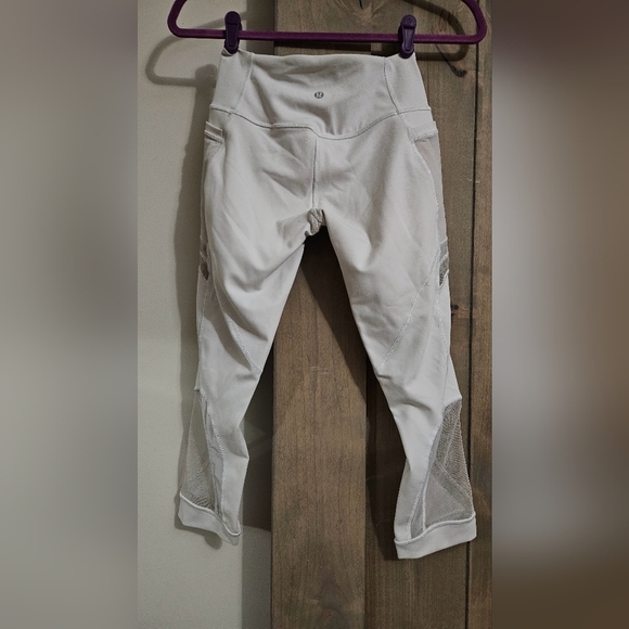 LULULEMON Forget The Sweat Crop. 21 inch. White. Size 6 - Picture 13 of 13